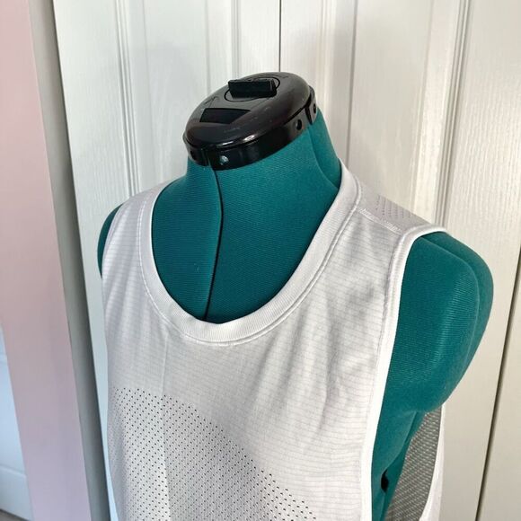 Lululemon Swiftly Lightweight Sleeveless Mesh Muscle Flowy Relax Fit Tank Top - Picture 5 of 10
